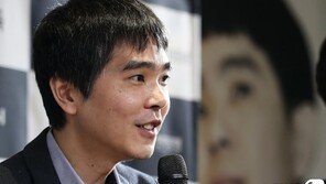 모두를 놀라게 한 이세돌의 승리…19일 2국은 호선으로