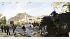 칠레 ‘시위 투어 프로그램’ 여론 뭇매에 철회