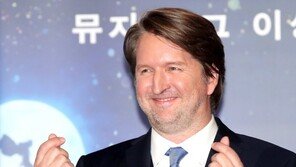 ‘캣츠’ 톰 후퍼 감독 “옥주현 ‘메모리’ 커버, 믿을 수 없이 아름다워”