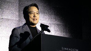 신작 ‘리니지2M’ 흥행…김택진, 전직원에 300만원 쐈다