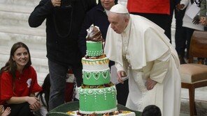 교황 “세상에 200년 뒤처진 가톨릭…부정과 조롱의 대상 됐다”