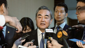 왕이 “美, ‘싱가포르 합의 이행’ 실제 조치 취해야”