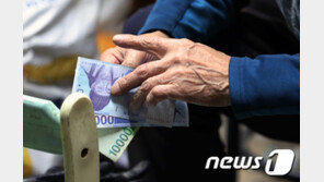 지난해 신규 취업 중장년 10명 중 6명 200만원도 못벌어