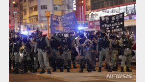 홍콩 경찰, 24~25일 140명 체포…새해 첫날에도 시위 예고