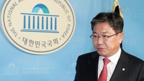 한국당 윤상직 불출마 재선언…“보수 몰락에 깊은 책임”