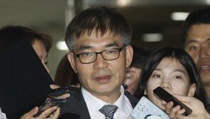 조국 측 “구속영장 기각 환영…재판에서 다툴 것”