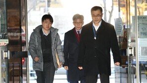 ‘울산시장 선거개입 의혹’ 송병기 영장심사 출석…기자 피해 법정行