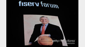 NBA 데이비드 스턴 전 커미셔너 사망…제임스 등 추모 메시지 전해