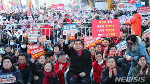 한국당, 광화문서 패스트트랙 규탄 집회…황교안 “4·15 총선은 대전환의 출발점”