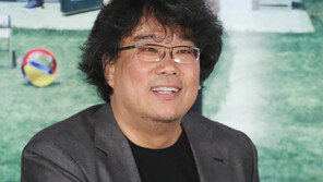 호주 아카데미서도 작품상 받은 ‘기생충’, 봉준호·송강호 ‘환한 미소’