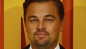 “기생충,놀라운 영화”…NYT “모두가 봉준호 만나고 싶어해”