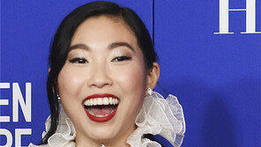 골든글로브 여우주연상 아콰피나 “어머니가 한국계… 한때 ‘김치찌개’라는 예명도 생각” 