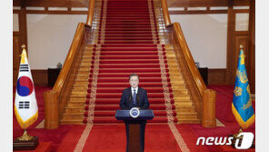 靑참모 출마 쇄도에 여당 친문체제 강화 주목…협치 우려도