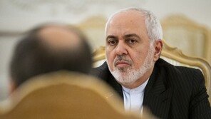 이란 외무 “美기지 공격, ‘자위권’에 따른 무력 사용…전쟁 원치않아”