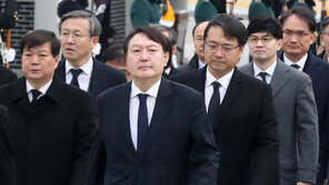 ‘손발’ 잘린 윤석열, 침묵…검사장 전출식 메시지 주목
