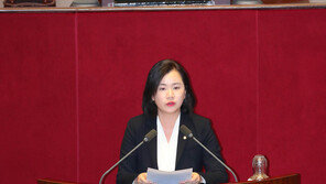 한국당, ‘1호 법안’만 표결 참여…신보라, 자당 대표로 ‘찬성표’