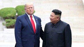 “트럼프, 아시아 방문때 김정은 회동 비공개 논의” CNN