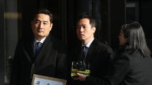 ‘성폭행 의혹’ 김건모 이번주 소환조사…“출석의사 밝혀”