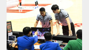 [단독] ‘챌린지’ 도입 검토 KBL, NBA처럼 파울 콜도 확인한다