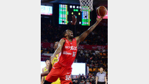 ‘시즌 1호 트리플 더블’ 장수 외인 헤인즈의 여전한 가치