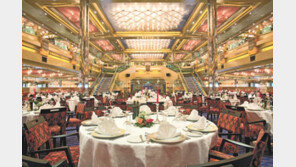 바다 위서 즐기는 선상파티, 크루즈의 밤은 낮보다 아름답다