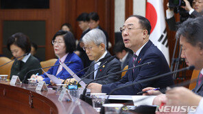 홍남기 “지난해 ‘일자리 반등의 해’…양·질 개선 흐름 보여”