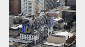美 뉴올리언스의 붕괴된 호텔건물 고층에서 유해 공중노출