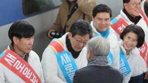 한국-새보수, 서울역 귀성인사…황교안·유승민 만남 불발