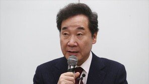 종로에 ‘터’ 잡은 이낙연, 출마선언 후 첫 일정은 전통시장 방문