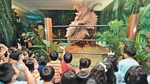 롯데백화점, 판매 공간을 체험 공간으로… 김포공항점서 ‘쥬라기전’ 개최