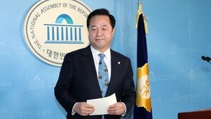 ‘양산을 출마’ 김두관 “지역주의 십자가 지고 불쏘시개 되겠다”