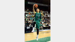 쉽지 않았던 DB의 4라운드 전승을 완성한 슈터 허웅