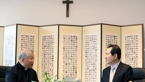 정세균 총리, 염수정 추기경과 환담…종교계 두 번째 예방