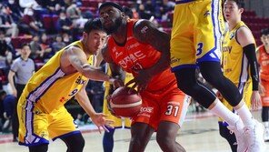 [포토] 할로웨이 ‘한 번 접고’