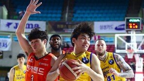 [포토] 천기범 ‘리바운드 성공’