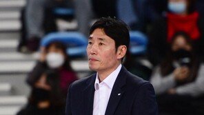 [포토] 박수로 선수들 격려하는 신진식 감독