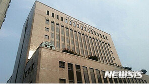 “신종 코로나 걸렸다” 꾀병 부린 20대男…경찰관 때려 구속