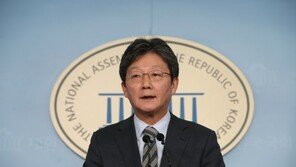 유승민, 총선 불출마…“한국당과 신설 합당 추진”