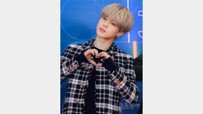 [단독] ‘천사’ 방탄소년단 지민, 학교 후배들 책상 바꿔줘