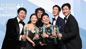 ‘기생충’ 오스카 몇개 품을까…오늘 오전10시 결판