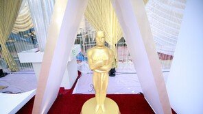 “오스카에겐 더 큰 사건…할리우드 진보의 신호탄 쏴” 외신들 찬사