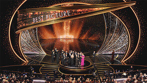 “봉 감독에게도 큰 사건이지만 오스카에겐 더 큰 사건”