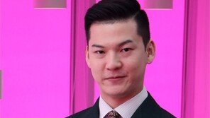 8년 다닌 회사 그만두고 ‘정장 입는 팁’ 알려주는 남자