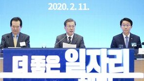 文대통령 “고용 연장 검토할 때 됐다” 발언에…野 ‘총선용’ 비판