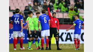 자책골에 2명 퇴장…전북, 처참히 꼬인 亞 정벌 프로젝트