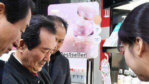 신촌서 핸드크림 100개 산 정 총리 “금방 정상화…걱정 마시라”