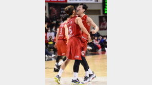 KGC의 잇몸 농구, KCC 꺾었다