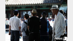 靑 ‘고용연장=정년연장’ 아니라지만…“사실상 같은 효과”