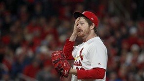 마이컬러스, 한 달 휴식 예상…김광현 STL선발진입 청신호