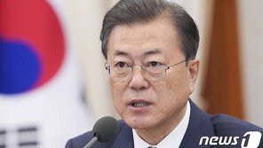 文대통령 “확진자 크게 늘어…다중시설 방역 더 강화해야” [전문]